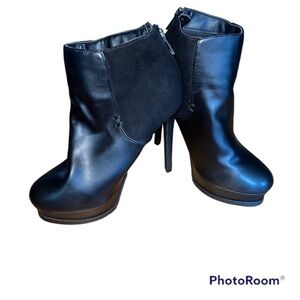 NWOT platform stiletto booties with zipper back